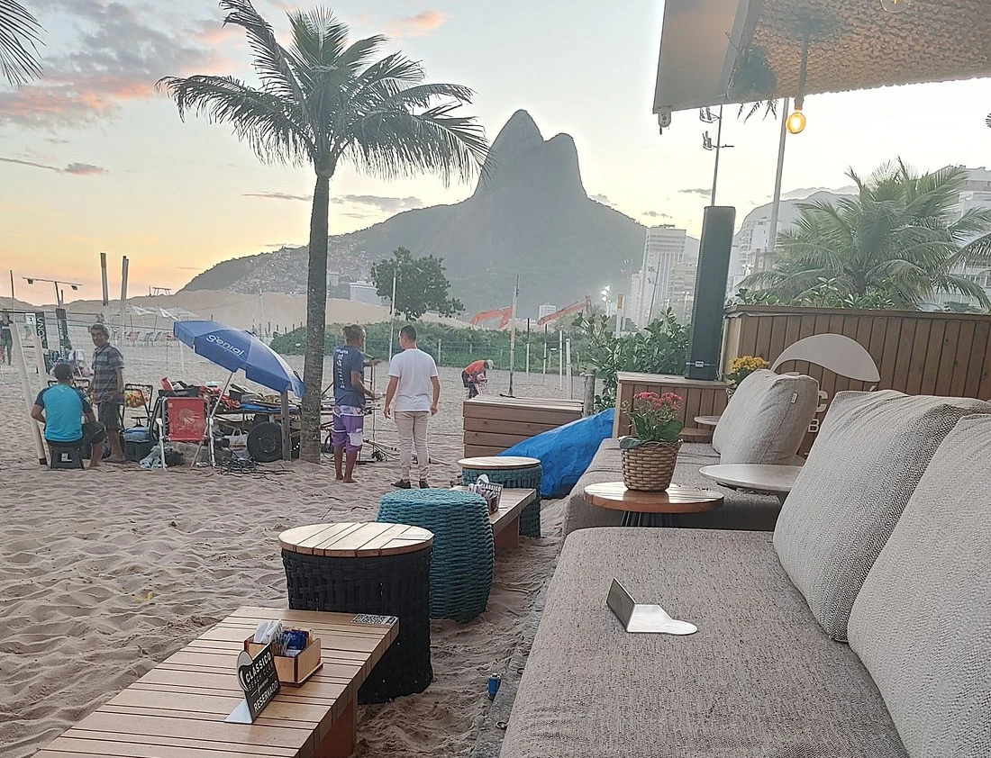 VIP Sunbed in Ipanema - View of Dois Irmãos - Image